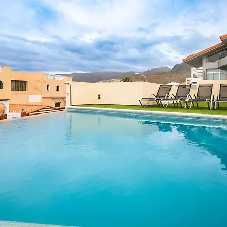 Olbia Charming Infinity Pool Sea View Holiday home *