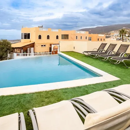 Casa de Férias Olbia Charming Dreamview With Jacuzzi Costa Adeje (Tenerife)